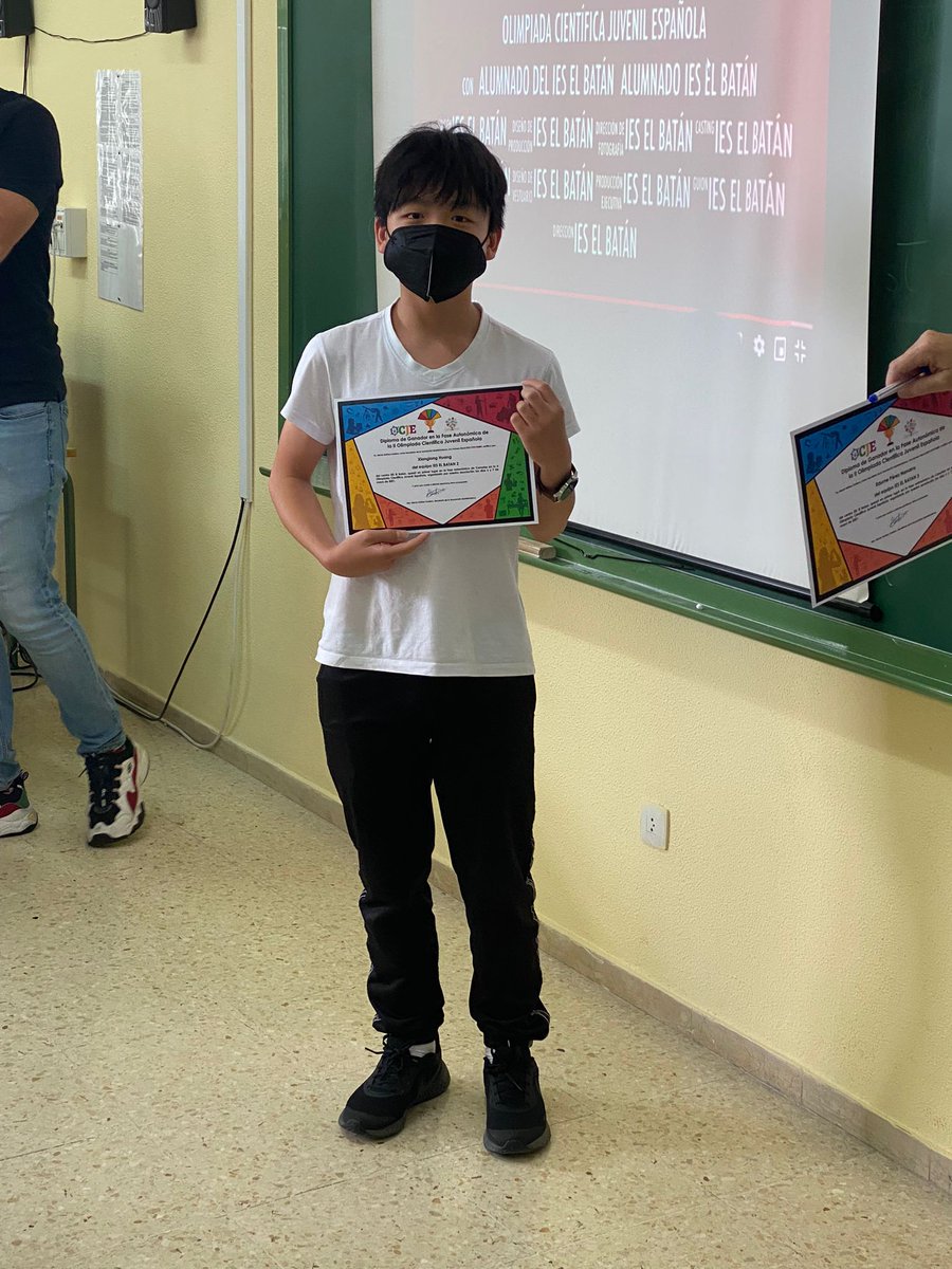 IesBatan's tweet photo. Nuestro alumnado será el representante canario en la fase nacional de las II Olimpiada Científica Juvenil Española. Gracias a Xianglong, Edurne y Jonathan por el esfuerzo y el compromiso. Next stop: Oviedo. #somoselbatan #ieselbatan #ieselbatanlaspalmas https://t.co/luv0zmWeze