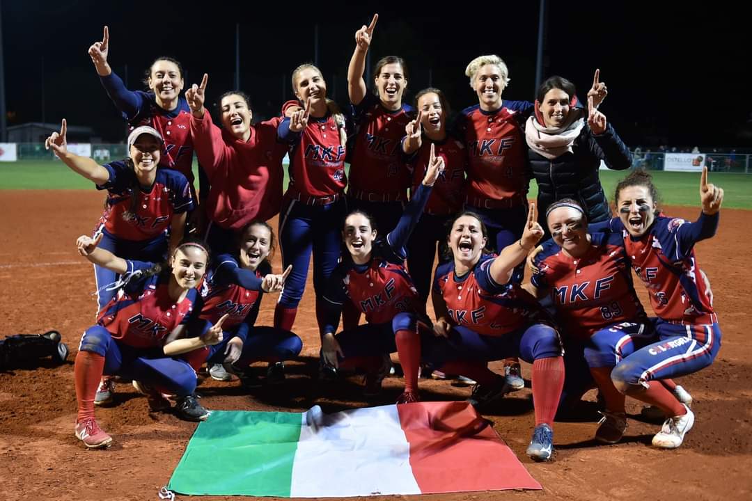 FIBSpress's tweet photo. Da domani scende in campo anche la #SerieA1Softball 🥎 12 squadre su 2 gironi in lotta per lo Scudetto.

I dettagli➡️ https://t.co/1EtzHIXxt2

Domenica su https://t.co/03hGwyrsp7 seguiremo il debutto del Bollate Softball 1969  contro il Rheavendors Caronno.
📸 K73/NADOC https://t.co/nWQ8vR4msX