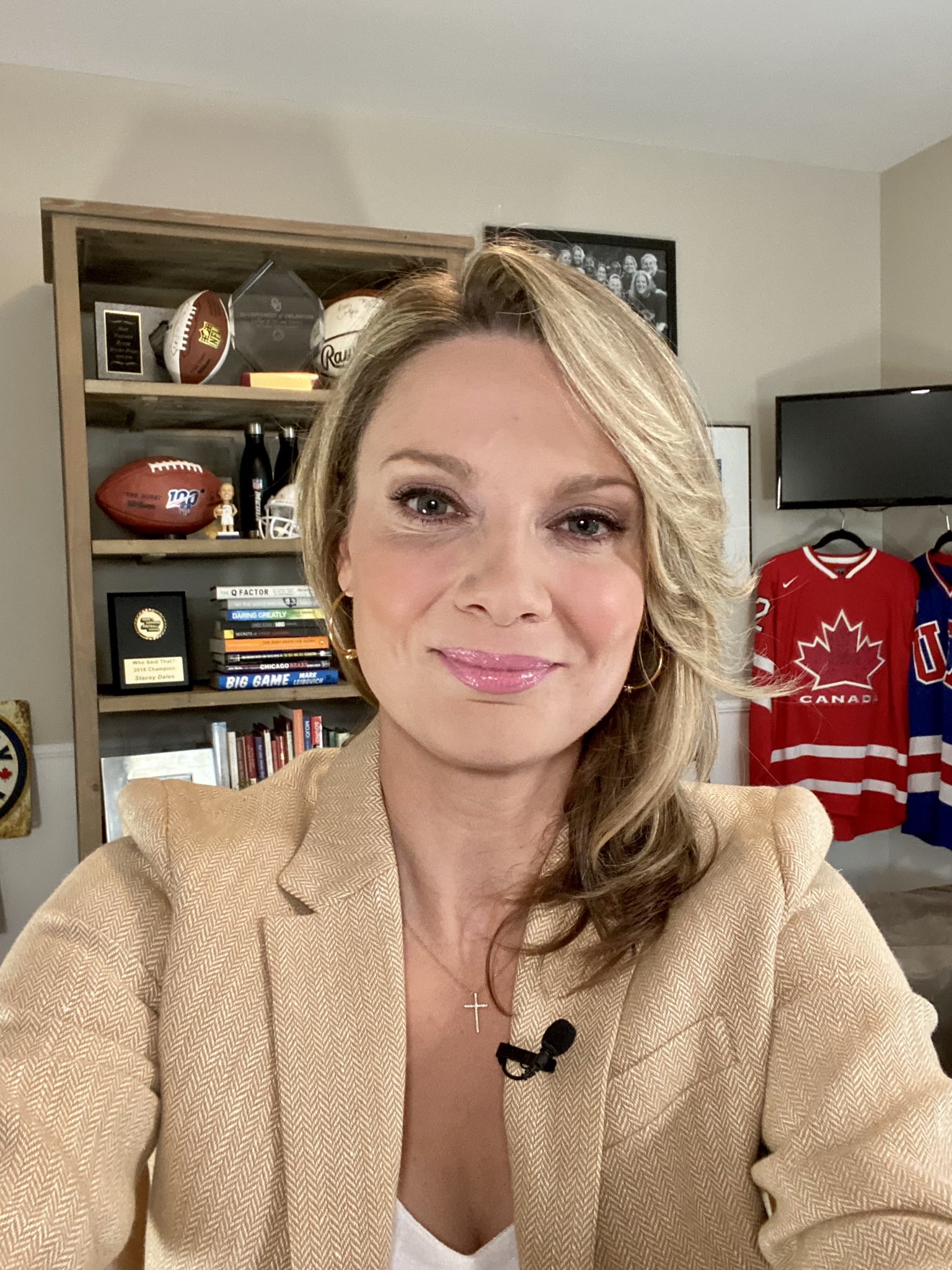 StaceyDales on Twitter "Hi . gmfb all morning 💪👊🏈👌 https