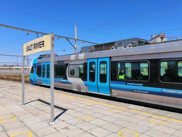 MetrorailWC's tweet photo. Good afternoon! The #afternoonPeak #TrainReport team is signing on to assist you from 14:00 - 19:00. 
#BeTrainSmart
#WearAMask
#ObserveSocialDistancing https://t.co/YycSIxp6iX