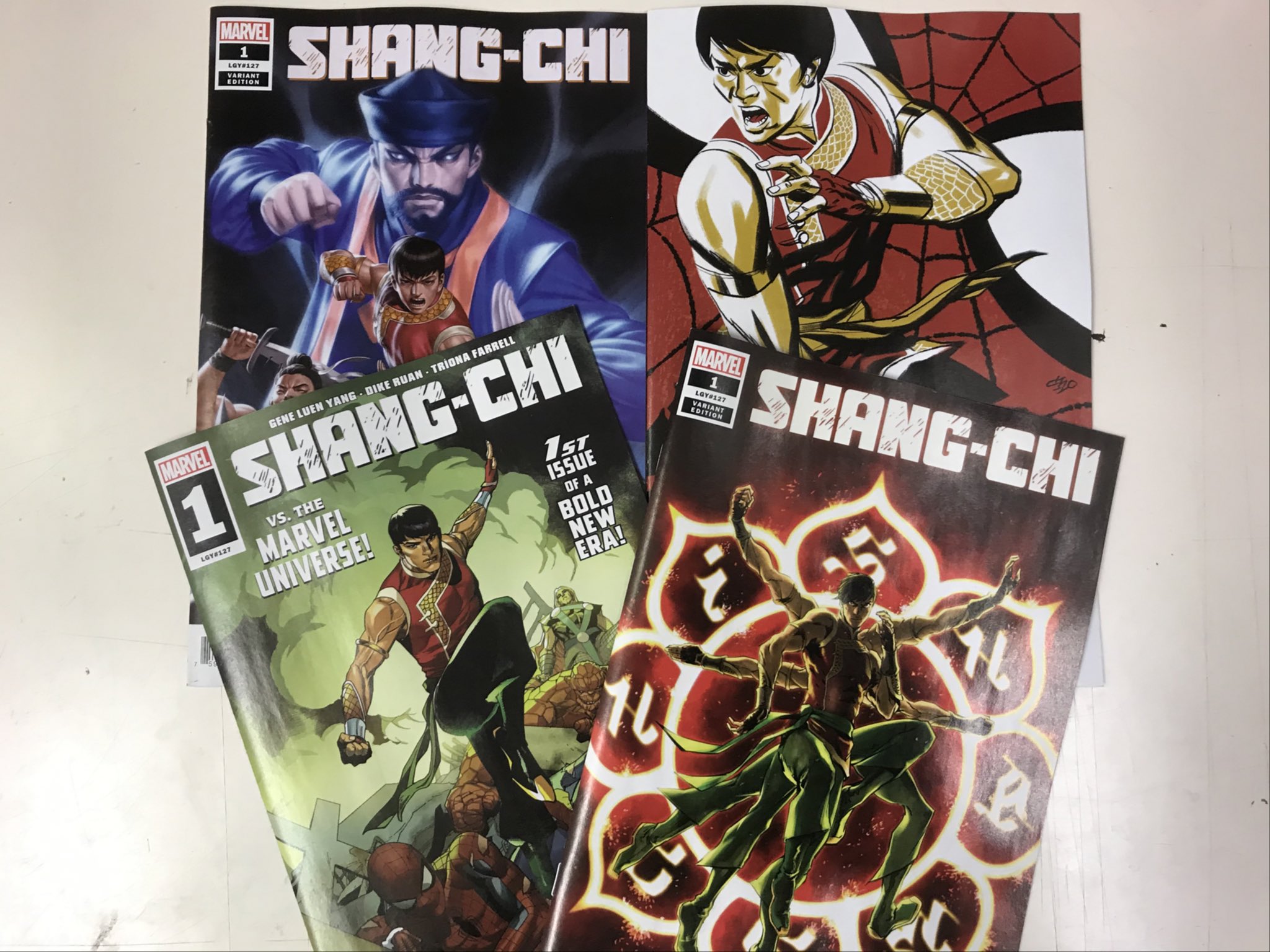 Twitter 上的 ブリスターコミックス マーベルコミックからは先日トレーラーが解禁されたシャンチーの新シリーズが入荷 更にはトライアルオブウルトラマンや桃桃子先生カバーもあるヒーローズリボーンの最新刊 ファンタスティックフォー60周年記念タイトルとなる