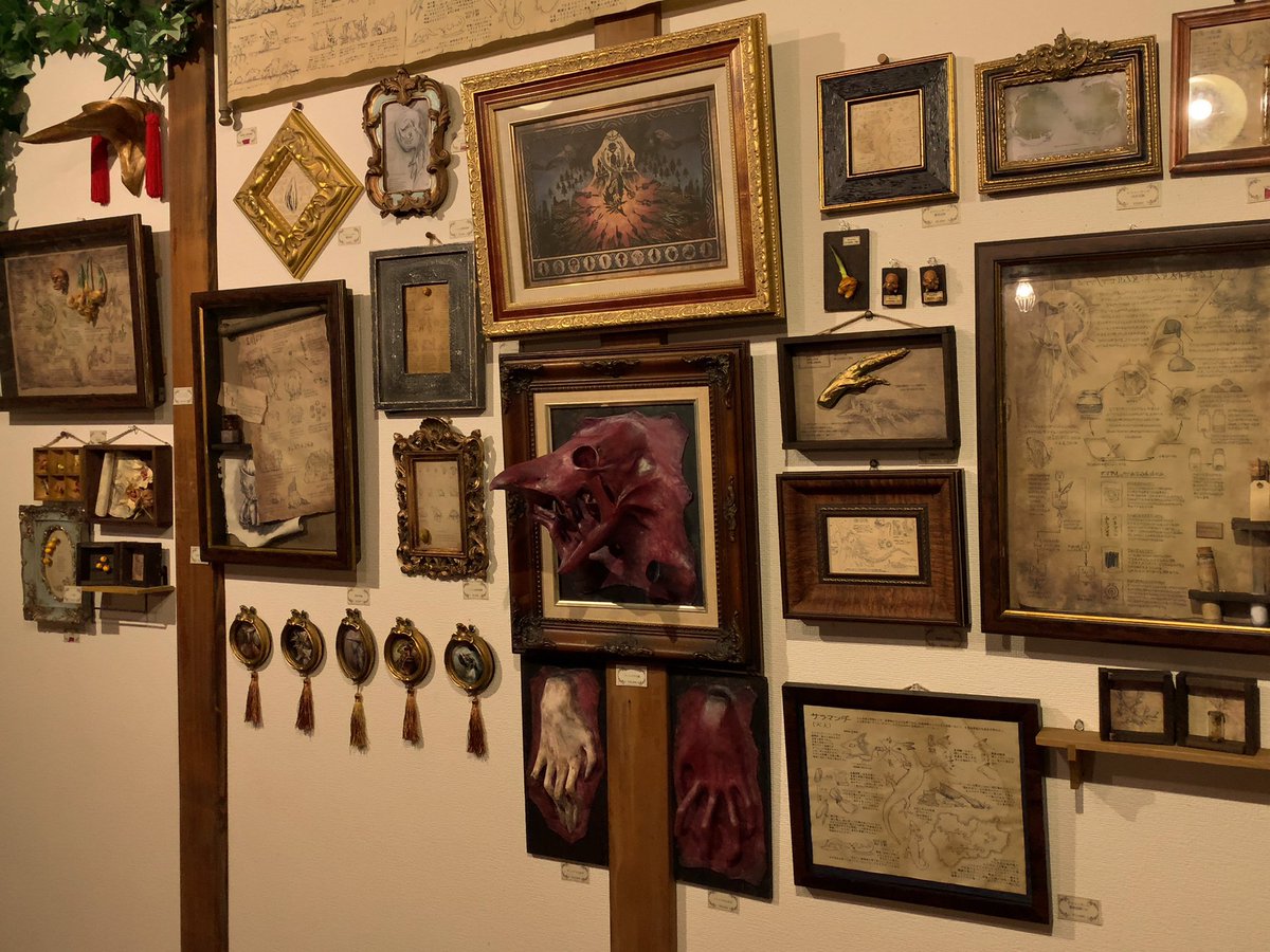 oimokotaro's tweet photo. #箱の中のお店　で開催中の一芒さん( @itinogi )の個展　#森の奥の廃屋にて
を見てきました。
ふたつの部屋はたくさんの作品で埋め尽くされ、いつもとは違う不思議な雰囲気の空間になっていました。 https://t.co/Ahm9Pe5yta
