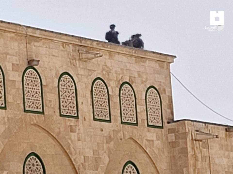 en_palestine's tweet photo. The Israel Occupation Forces break-in Al-Aqsa mosque.
#IsraelTerrorists
No promises were kept. the Palestinian people don’t feel safe or actually are not safe in the presence of the Israeli Occupation.#Netanyahu_is_lying https://t.co/SKUcPxXLkq