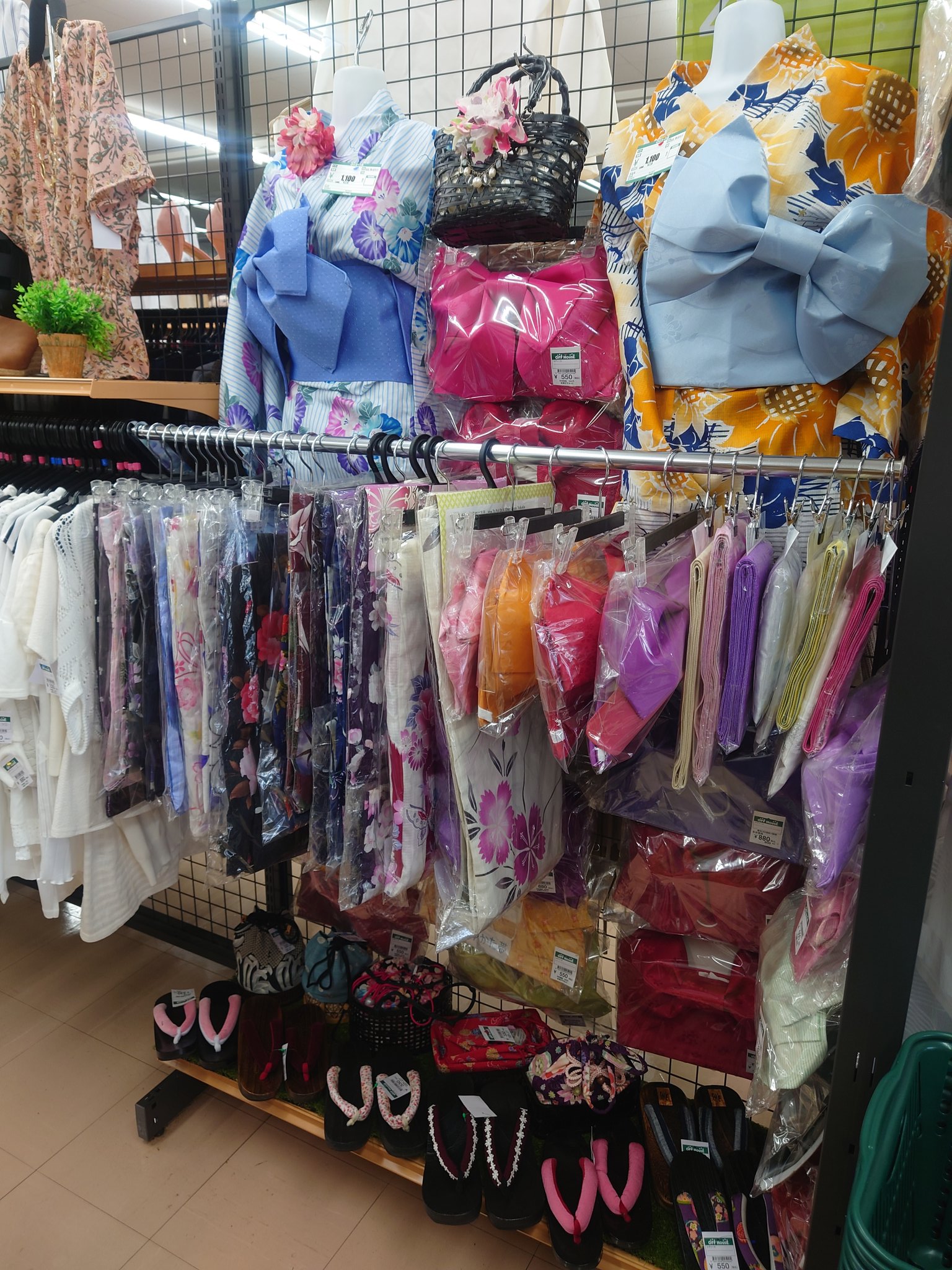 オフハウス沼津店 公式 浴衣の季節がやってきたオフ 浴衣から小物まで有るから当店で揃うオフ ˊᗜˋ オフハウス沼津店 オフハウス ハドフ ハードオフファミリー 浴衣 お売り下さい T Co 0nfzmcuplv Twitter