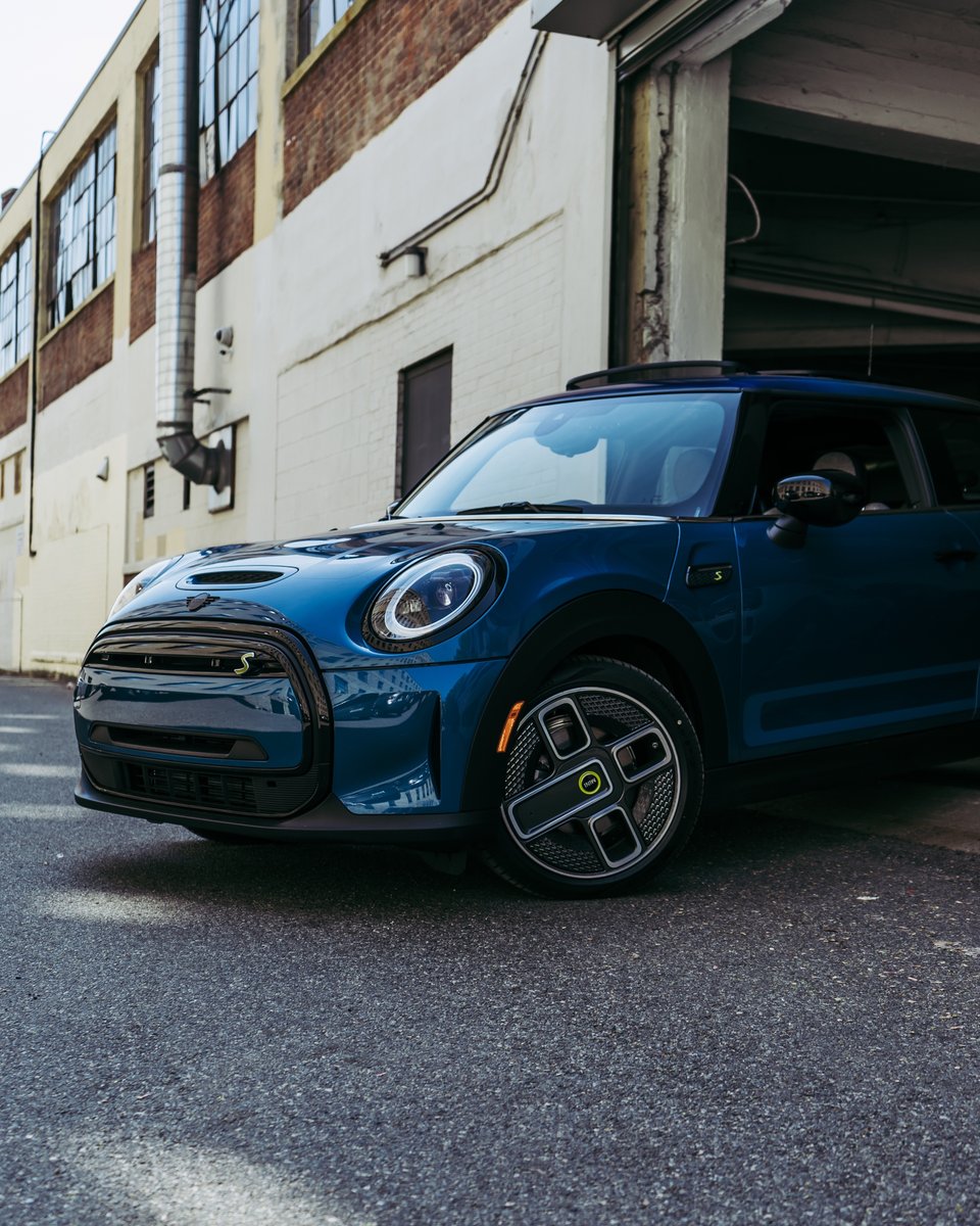 HCMINIBoston's tweet photo. This Island Blue 2022 MINI Cooper electric hardtop reinvents “fun” with a 181 horsepower electric motor and a 114 mile range with a full charge. The best part of it all? You can save green by going green!
.
#MINI #Cooper #electric #Boston #Herbchambers #electriclove #forthrdrive https://t.co/6hMMD6NcYJ