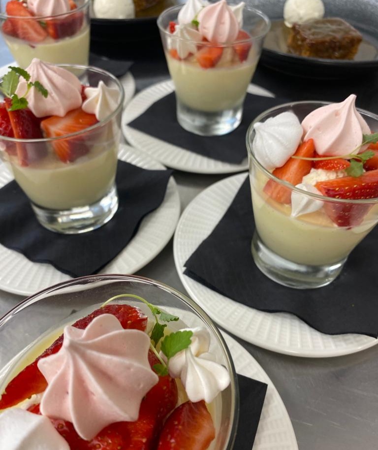 GrandCruDining's tweet photo. Sometimes the simple classics are the best  🍋

Our Lemon Posset with Chantilly Cream, Strawberries and Meringue is the perfect way to round off your Grand Cru lunch ✨

Make your reservation: https://t.co/YEg3G8936I https://t.co/4gOtL7SaJb