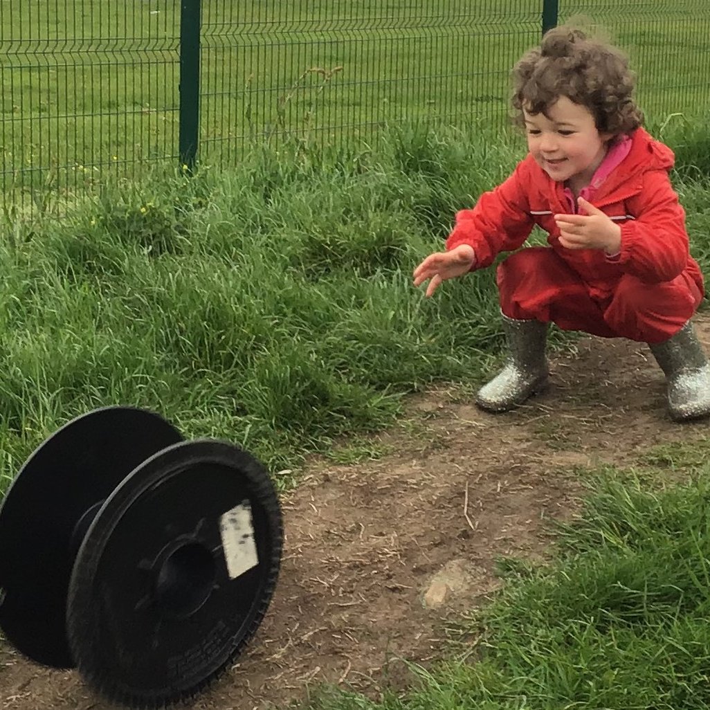 CherryTreeEYC's tweet image. Curiosity &amp;amp; enquiry in the garden for our under 3&apos;s!