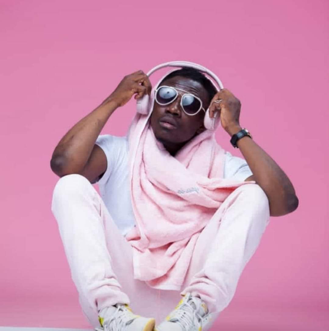 FitzHeritage's tweet photo. This guy was able murder some people demma favorite on his own song wey some squad dey biz idolo nkurofuo bi no ah #DatzGh https://t.co/jsId8TUctP