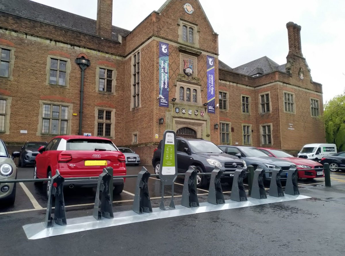 WMCycleHire's tweet image. 📢 The final #wmcyclehire docks were installed @unibirmingham this morning. #Birmingham we are ready to go on Monday 🚲 

Wonder what @oldjoeclock makes of it all 🤔