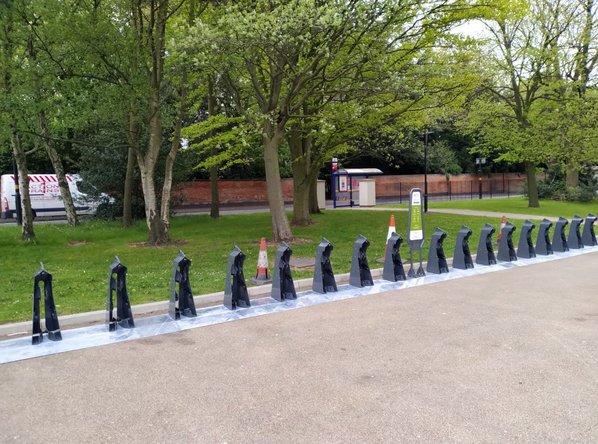 WMCycleHire's tweet image. 📢 The final #wmcyclehire docks were installed @unibirmingham this morning. #Birmingham we are ready to go on Monday 🚲 

Wonder what @oldjoeclock makes of it all 🤔