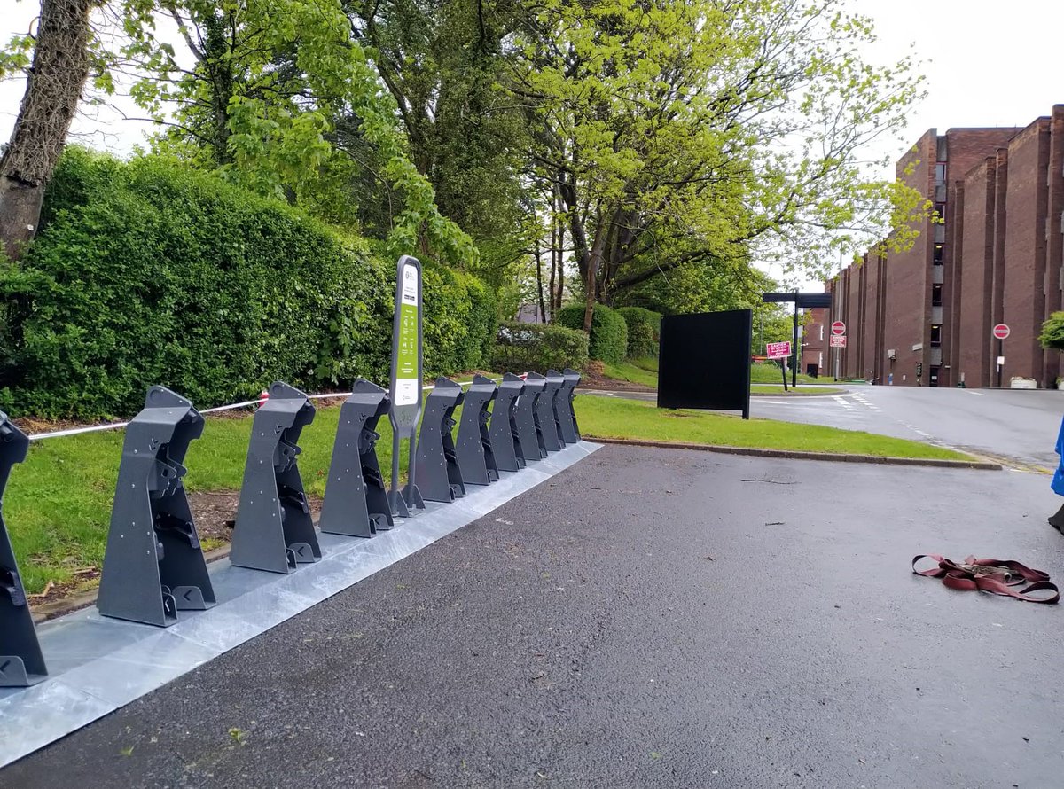 WMCycleHire's tweet image. 📢 The final #wmcyclehire docks were installed @unibirmingham this morning. #Birmingham we are ready to go on Monday 🚲 

Wonder what @oldjoeclock makes of it all 🤔