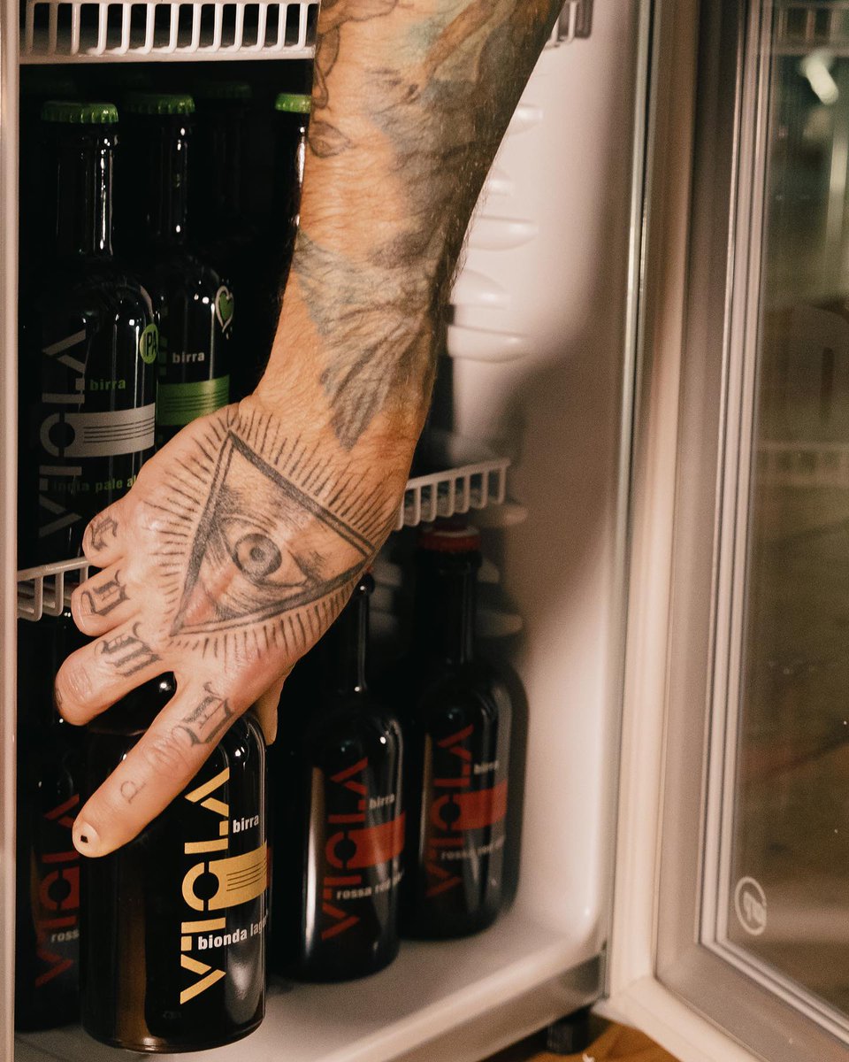 birra_viola's tweet photo. Viola come una divinità 😇
Tu quale sceglieresti per il tuo momento speciale? 🧡 #violalovers

#birraviola #mood #occhiotattoo https://t.co/kJL5EMoQHG