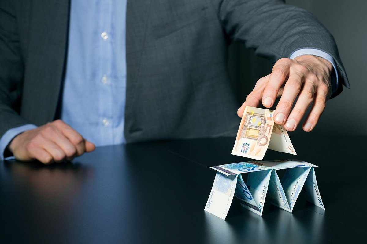 MFaizGhifari's tweet photo. Sejak dulu, banyak orang yang tertipu skema penipuan, kerugiannya jutaan hingga trilyunan rupiah. Skema laknat ini beragam:

- Ponzi Scheme
- Pyramid Scheme
- Pump &amp; Dump
- dst

Apa bedanya Ponzi &amp; Pyramid, gimana mendeteksinya? Yang lebih penting, gimana biar ga ketipu? Utas https://t.co/XurY04vn8d
