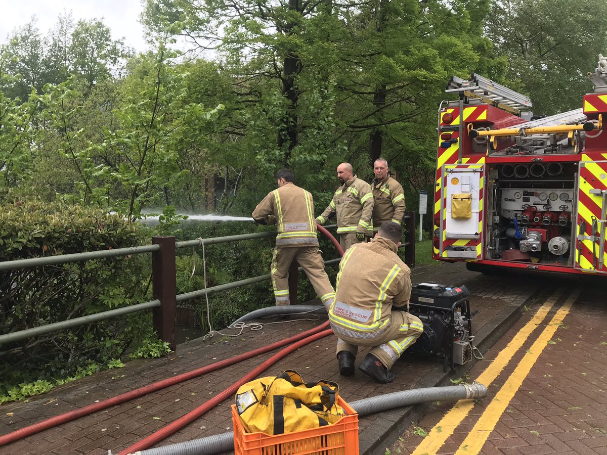 AFRSPatchway's tweet image. Red watch have been out practicing our pumping from open water capability at Aztec west. We also tested our new branches to see how far they reach #excusetheknots #wet&amp;amp;windy