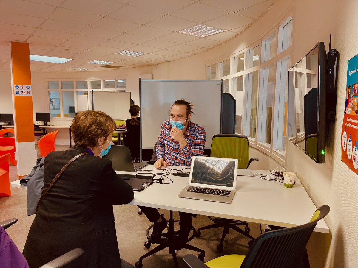 Nouveau rassemblement pour de DU de pédagogie universitaire sur l’approche par compétences ! Au programme : recherche et pédagogie à travers la démarche SoTL. Des échanges particulièrement riches favorisés par un espace de travail adapté @DIp_Cape <a href="/univ_lille/">Université de Lille</a> <a href="/LilleLearninLab/">Lille Learning Lab</a>