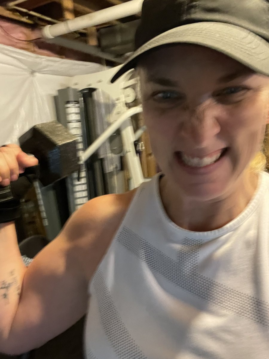 raefields's tweet photo. Always. Workout selfies all the time. And that face!!! 😂 @DixieMagnet #dolphindaysofsummer https://t.co/J8iwDhZOKs