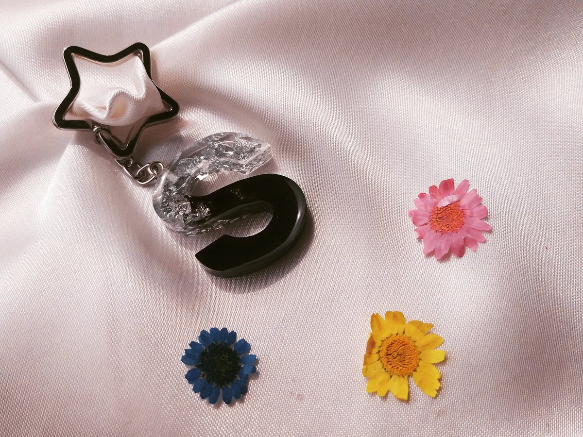 sahintasarimm's tweet photo. Bilgi ve sipariş için mesaj atabilirsiniz
.
.
#resin #reçine #handmade #elyapımı #papatya #gerçekçiçek #smallbusiness #renkler #daisy #aesthetic #epoksi #design #art #home #game #anahtarlık #sevgili #hediye #GenclerOkuyor https://t.co/QfvQg4CVGI