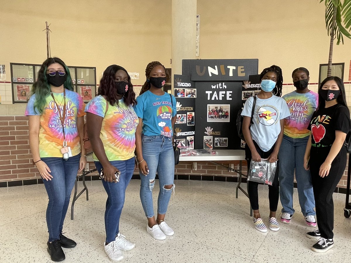 TheTafeClub's tweet photo. Thank you to our members who showed up for re-orientation. You were all able to give campus tours and advertise for our club. We appreciate your hard work and for representing us. Let’s keep on helping our classes at Alief Taylor. https://t.co/m936gUCEUR