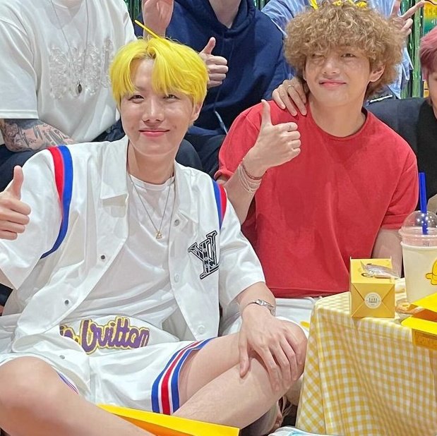 (ꪜ)H✦PE (semi-hiatus) (@vhopebot) on Twitter photo 