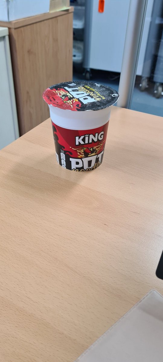 LdbValow's tweet image. Finally worked out what to do with the other hole in my desk.

@PotNoodle #bombaybadboy holder of course!!! 

#officehacks 
#lifehack 
#plonker