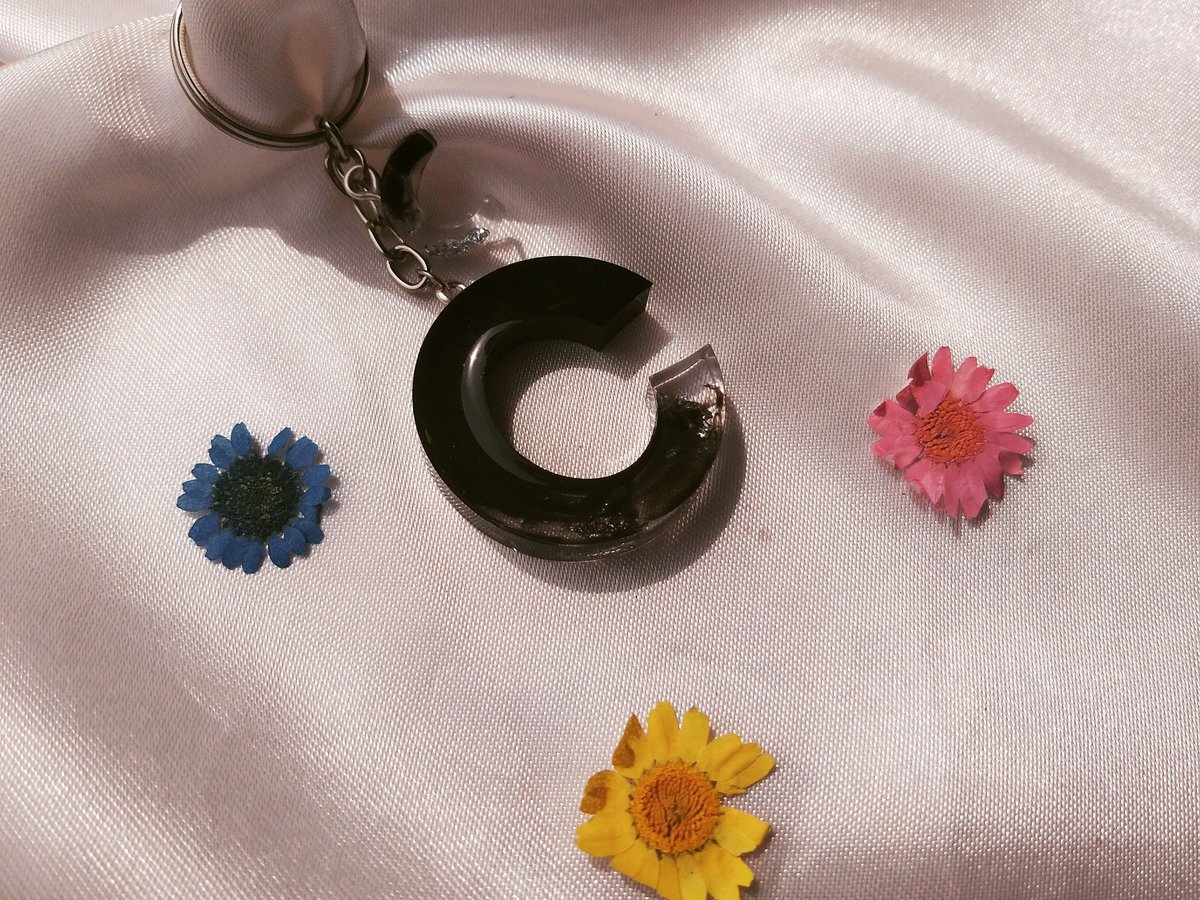 sahintasarimm's tweet photo. Harika ürünler için mesaj atmanız yeterli
.
.
#resin #reçine #handmade #elyapımı #papatya #gerçekçiçek #smallbusiness #renkler #daisy #aesthetic #epoksi #design #art #home #game #anahtarlık #sevgili #hediye https://t.co/ZGmelch2eW