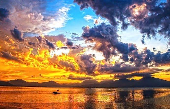 “En algún momento hay que decidirse. Los muros no mantienen a los demás fuera, sino a ti dentro. La vida es un caos, somos así. Puedes pasarte la vida levantando muros, o puedes vivirla saltándolos.”