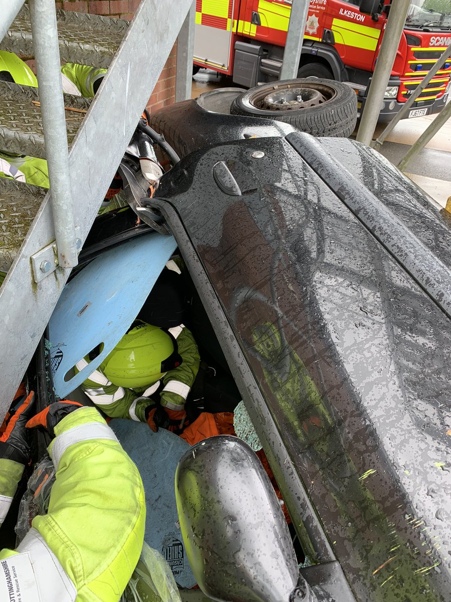 BenKeiller's tweet photo. Today we welcomed @nottsfire Stockhill for a tricky rtc scenario, sharing our skills and equipment ensuring we’re ready when required #differentservicesamegoal https://t.co/w0lRMWOuYX