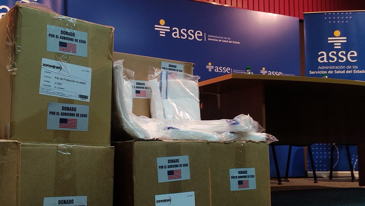 sinae_oficial's tweet photo. La embajada de EEUU realizó una nueva donación en el marco de la emergencia sanitaria. Se trata de 297 equipos de protección personal de uso médico que se entregaron en la sede de ASSE en presencia de autoridades de la embajada, del MSP, de ASSE y del Sinae. https://t.co/rbSg2xRM82