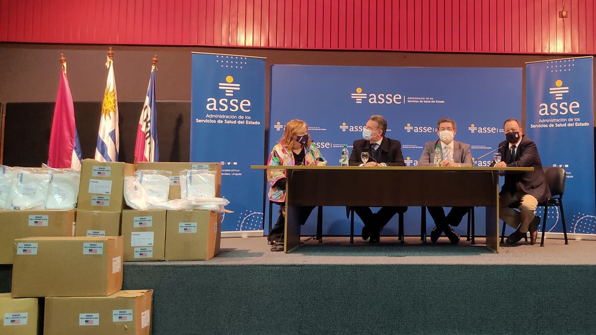 sinae_oficial's tweet photo. La embajada de EEUU realizó una nueva donación en el marco de la emergencia sanitaria. Se trata de 297 equipos de protección personal de uso médico que se entregaron en la sede de ASSE en presencia de autoridades de la embajada, del MSP, de ASSE y del Sinae. https://t.co/rbSg2xRM82