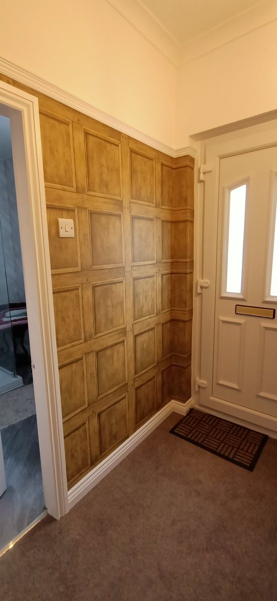 brooksdecor71's tweet image. Small job from last 2 days, a quick turnaround for my parents. At £82/roll this was one of the hardest papers to hang in comparison to other papers in this price category.