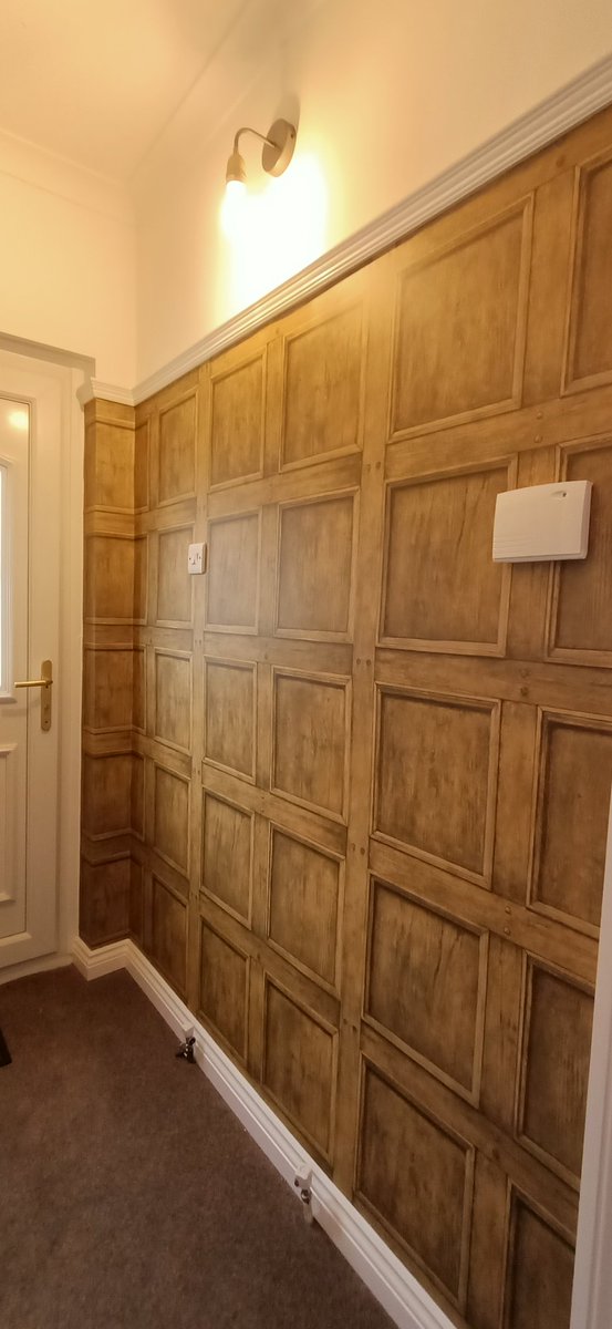 brooksdecor71's tweet image. Small job from last 2 days, a quick turnaround for my parents. At £82/roll this was one of the hardest papers to hang in comparison to other papers in this price category.