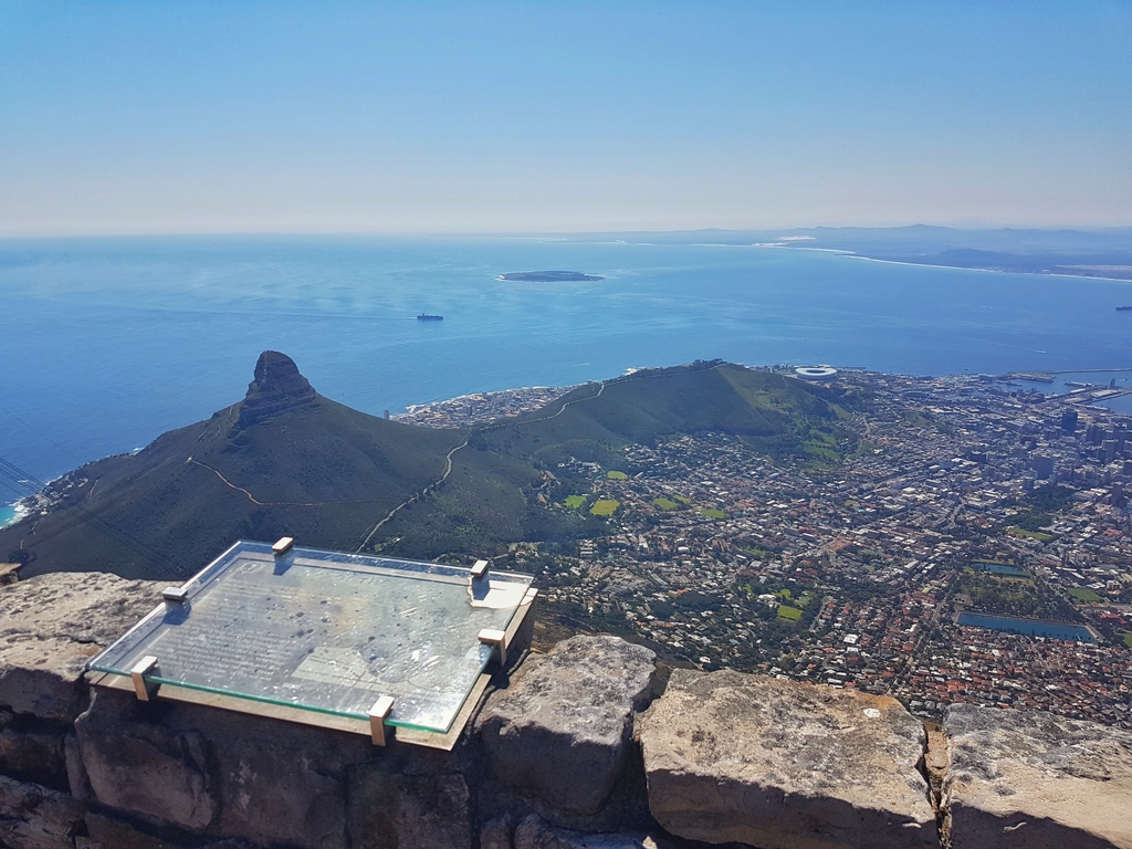 khula_akash's tweet photo. A gentle reminder of how beautiful Cape Town is with stunning #mountains and #ocean views

#khulaakash #travel #travelphotography #nepali #nepalitraveller #southafrica #capetown #tablemountain #nationalpark #africa #backpacking https://t.co/TsCsX7s32K