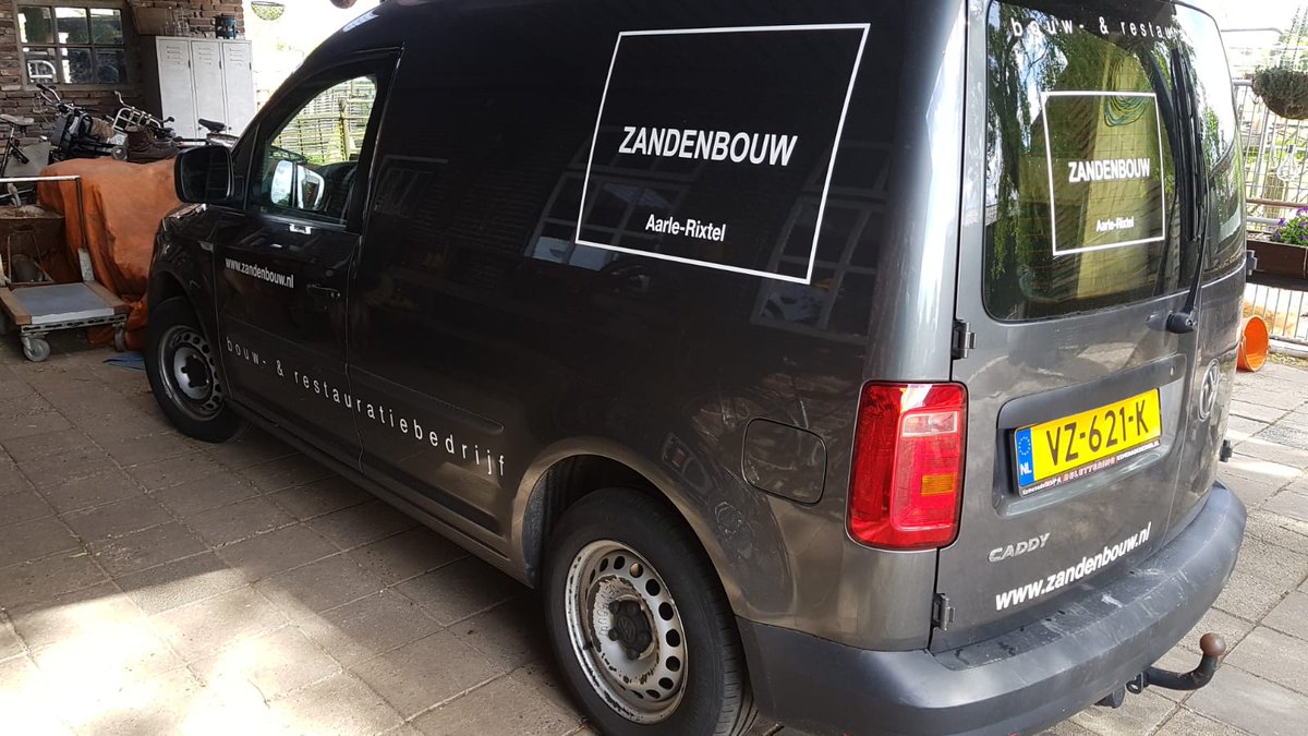 2 bussen beletterd, dank <a href="/StudioFingo/">StudioFingo</a>