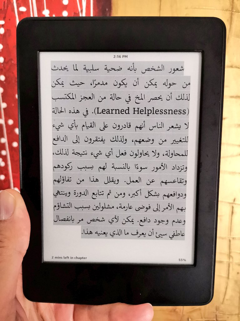 ahmoda's tweet photo. شعور الشخص بأنه ضحية سلبية لما يحدث حوله يمكن أن يكون مُدمّرًا، حيث يمكن لذلك أن يحصر المخ في حالة من العجز المُكتسب Learned Helplessness فيدخل الإنسان في دائرة مغلقة من افتقاد الرغبة في التغيير لانتفاء الدوافع.

من كتاب المُخ الأبله - دين بِرنيت https://t.co/bYgelYUdoZ