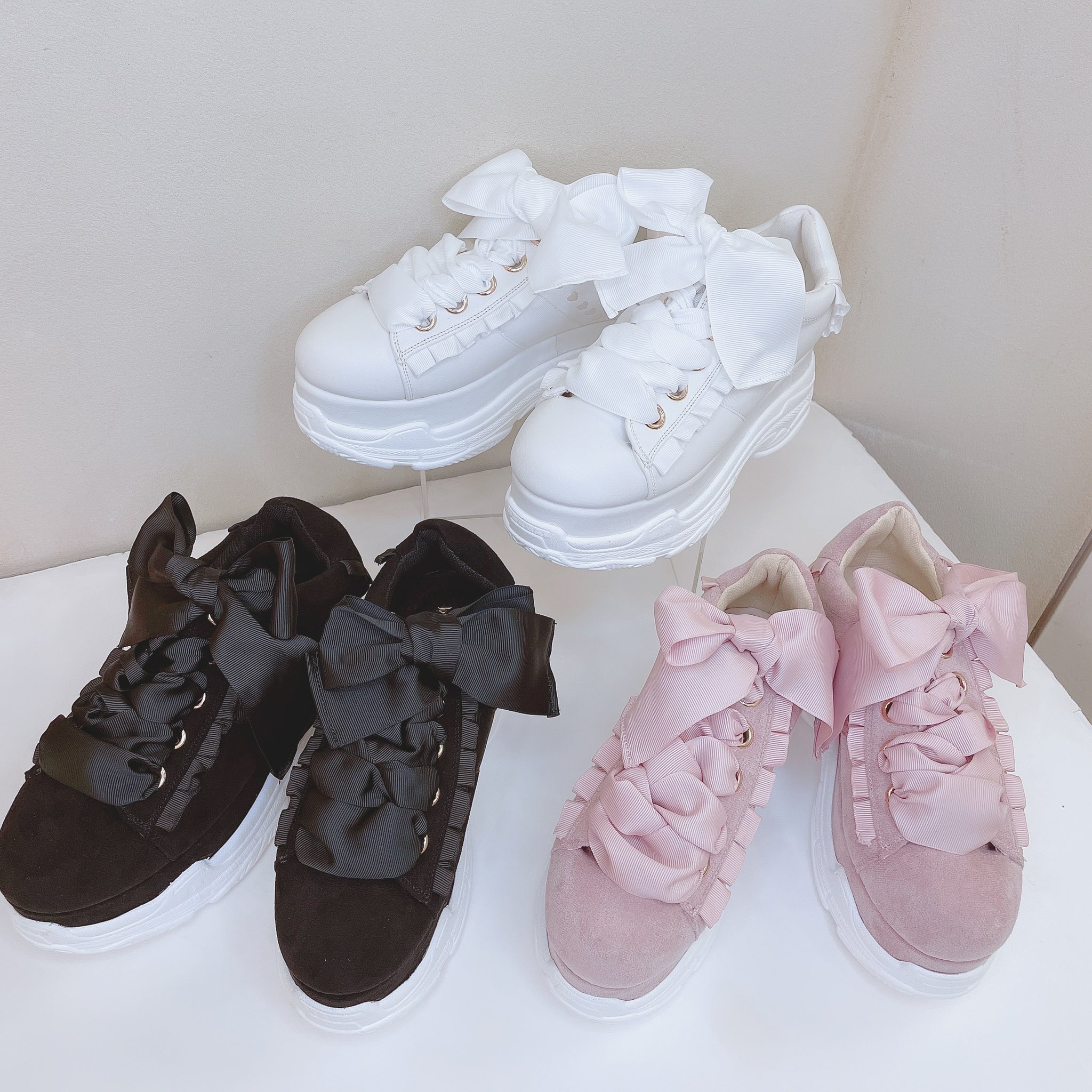 LIZ LISAフリル付きピンクスニーカー 新品タグ付 LIZ LISA Official Online Store Girly Fashion｜ Tokyo Kawaii Life