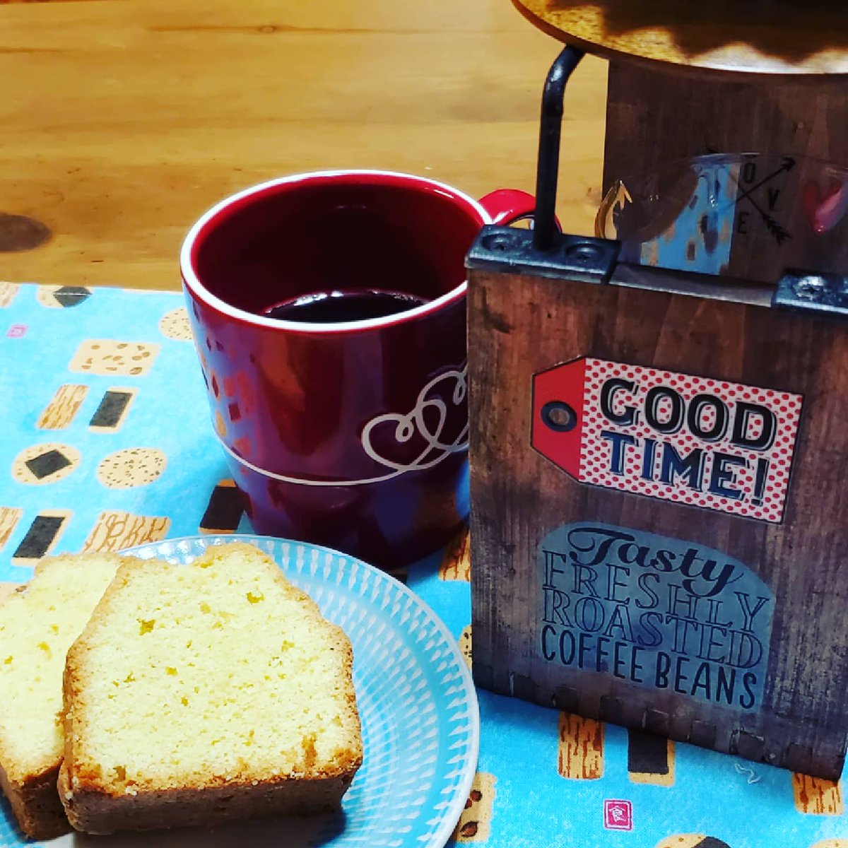 yitengzhishu's tweet photo. 早速ハンドドリップ☕
アテは女房お手製のコーンミールを使った『とうもろこしのケーキ🍰』
#diy #diy初心者 #ハンドドリップ #handdripcoffee #woodworking #woodworkingbeginner #woodmaking #100均DIY #方榫 #榫卯结构 #antiquewax #ironpaint #とうもろこしのケーキ #女房のお手製 #dripstand https://t.co/R3OihL0OMP