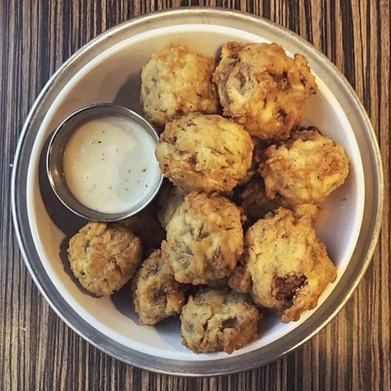 piepushers's tweet photo. Fried Mushrooms are back!! 🍄 🍄 hot little buggers, but so good for dunking into that Alabama White sauce! #lunchsnack #Fridaysnack #weekendsnack #pizzaTOO https://t.co/N9yv36UZND