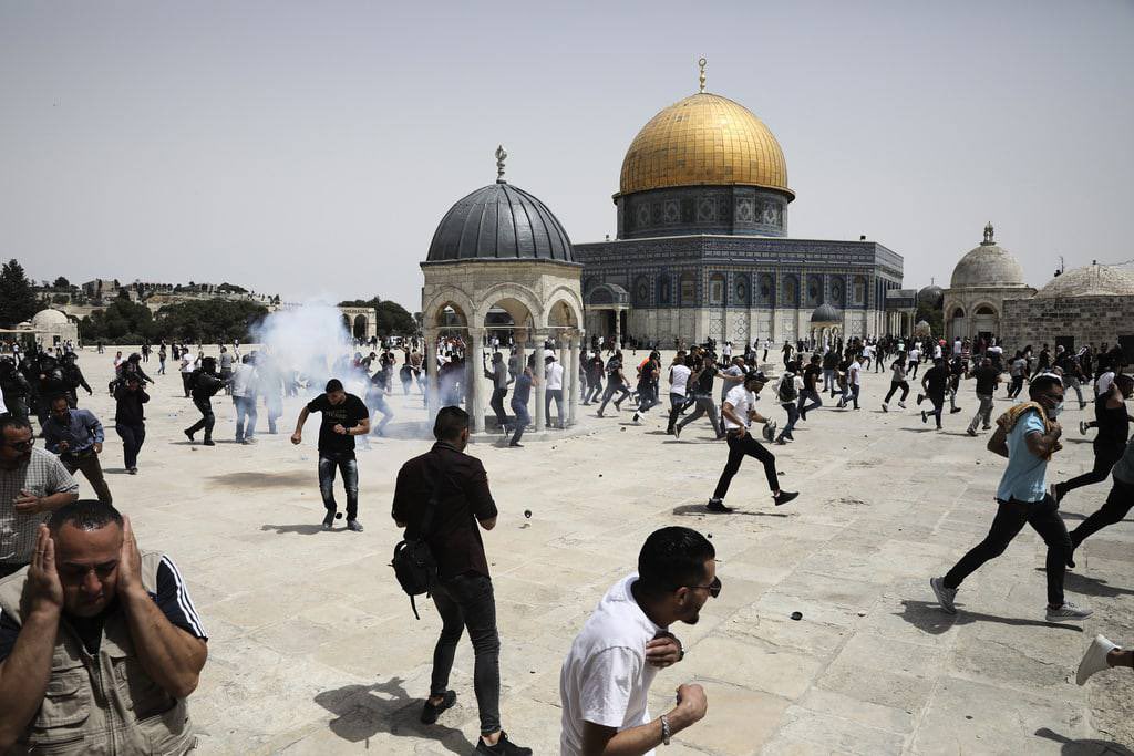 nadplo's tweet photo. Photos from today’s attack by the forces of the occupying power, Israel, against Palestinian worshippers in Al-Aqsa Mosque Compound. #Jerusalem #Palestine #SaveSheikhJarrah https://t.co/A22cRqJIGf