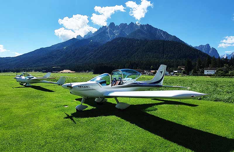 Was spielt sich bei einem #Dolomiten-Rundflug in den Dolomiten ab, wenn man in einem #Ultraleichtflugzeug sitzt? 🛩   
vivosuedtirol.com/reisemagazin/r…
Cosa succede durante un #volopanoramico sulle #Dolomiti a bordo di un #ultraleggero? 🛩😀
vivosuedtirol.com/it/rivista-di-…
#südtirol #altoadige