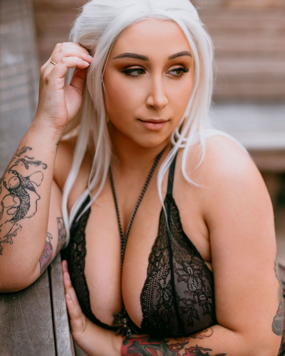 SuicideGirls's tweet photo. Happy #CosplayFriday! Can you name @MLaurieJupiter's #cosplay #SetOfTheDay? See "Toss To Your Witcher" now on the #FrontPage for your viewing ✨ - https://t.co/O87SqzOtHh https://t.co/mKzzd4d7dL