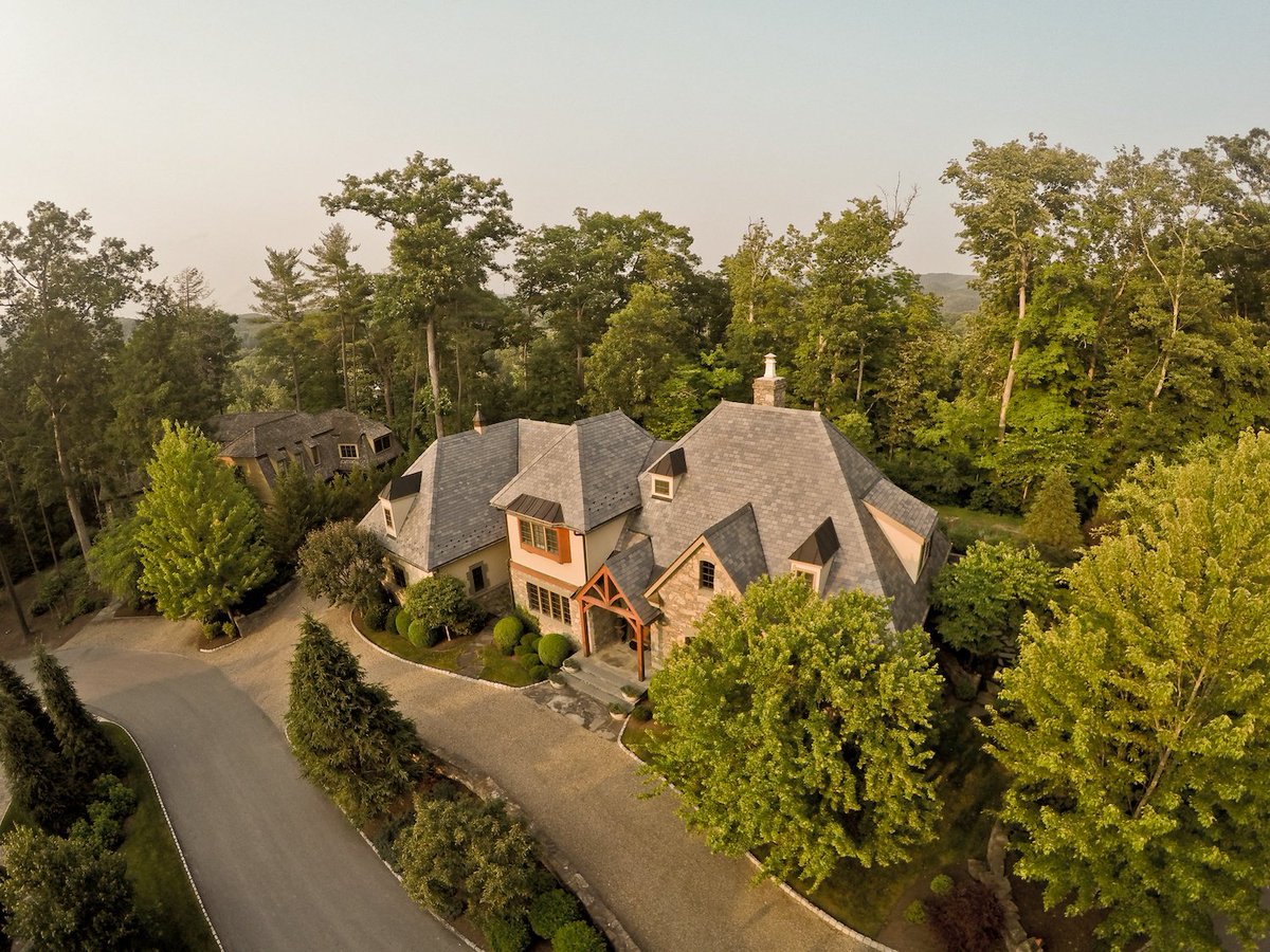 GbrSportingClub's tweet photo. 🏡 Featured Listing | 240 White Sulphur Hill Road
Standout features include stone reclaimed from a historic 1870s Salt Sulphur Springs hotel in Monroe County, West Virginia and beautiful gardens.
#FeatureListingFriday #GreenbrierLiving

https://t.co/OZb8EwoCxl https://t.co/uTbUeXLU9V