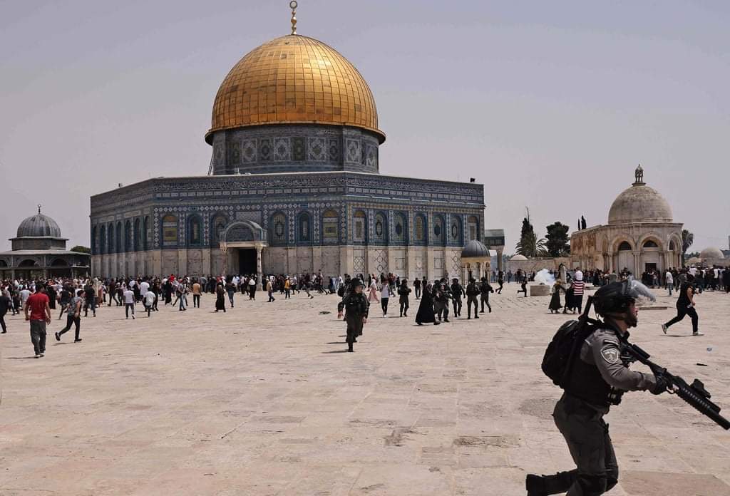 QudsNen's tweet image. Some 20 Palestinian worshipers at the Al-Aqsa Mosque compound in occupied #Jerusalem were injured in an Israeli police attack following the weekly Friday prayer today.