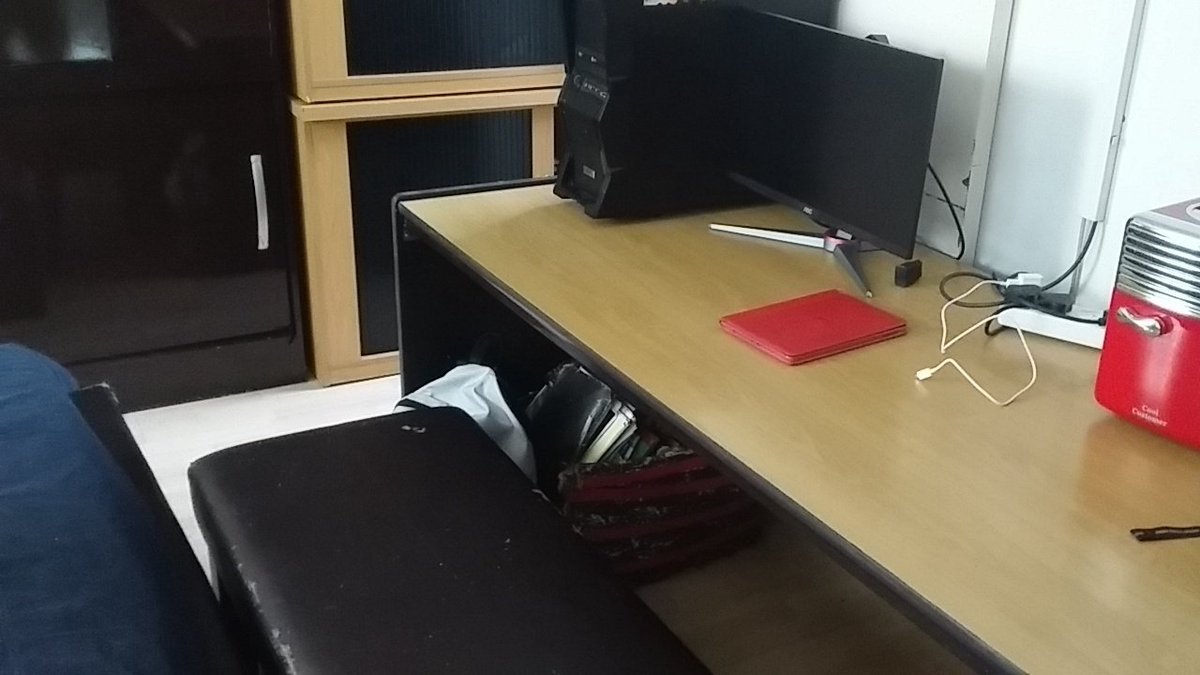 KuroHawkThe13th's tweet image. It would be a fantastic and comfortable addition to a WIP setup.

My older brother @Radzinski013 should also get a shot at this because his chair be killing our backs.

Our backs are going to die before we do💀