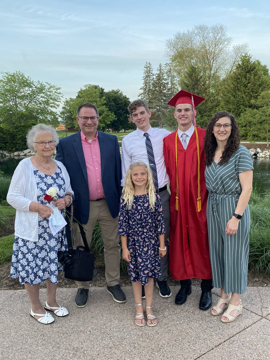 mrskkoning's tweet photo. We have a Graduate! 👨‍🎓🙌🎉 We had beautiful weather and a ceremony that was a fitting capstone to celebrate a great group of Seniors! So excited for their next adventures to unfold. Great challenge by Mr Haemmerle #findyourbroom #expandyourinfluence Job well done!  🤟@tkoning21 https://t.co/AYHa07guI5