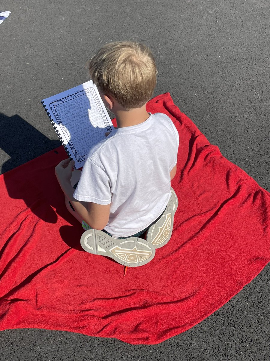 Mrs__Painter's tweet photo. Way to go @Feddersenthird1 for your hard work on the creation of fractured fairy tales! @LowesIslandElem #spottedatLOW https://t.co/vlzdpvGTnN