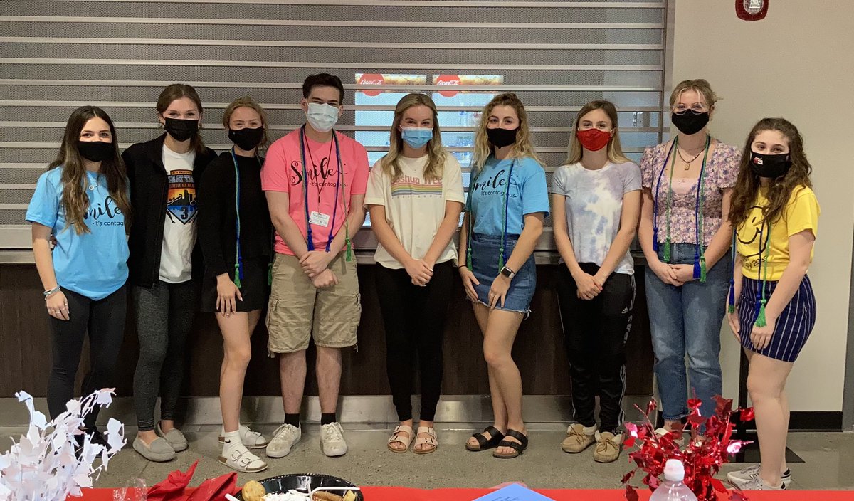 MrsGedert's tweet photo. Celebrating our SERVE Seniors this morning! These kids are going to have a positive impact on the world, I’m going to miss them so much! Students who volunteered over 100 hours received their graduation cords &amp; @FoodRcs provided an amazing breakfast! Congrats to our seniors❤️🎓! https://t.co/KnEvOL5Brl