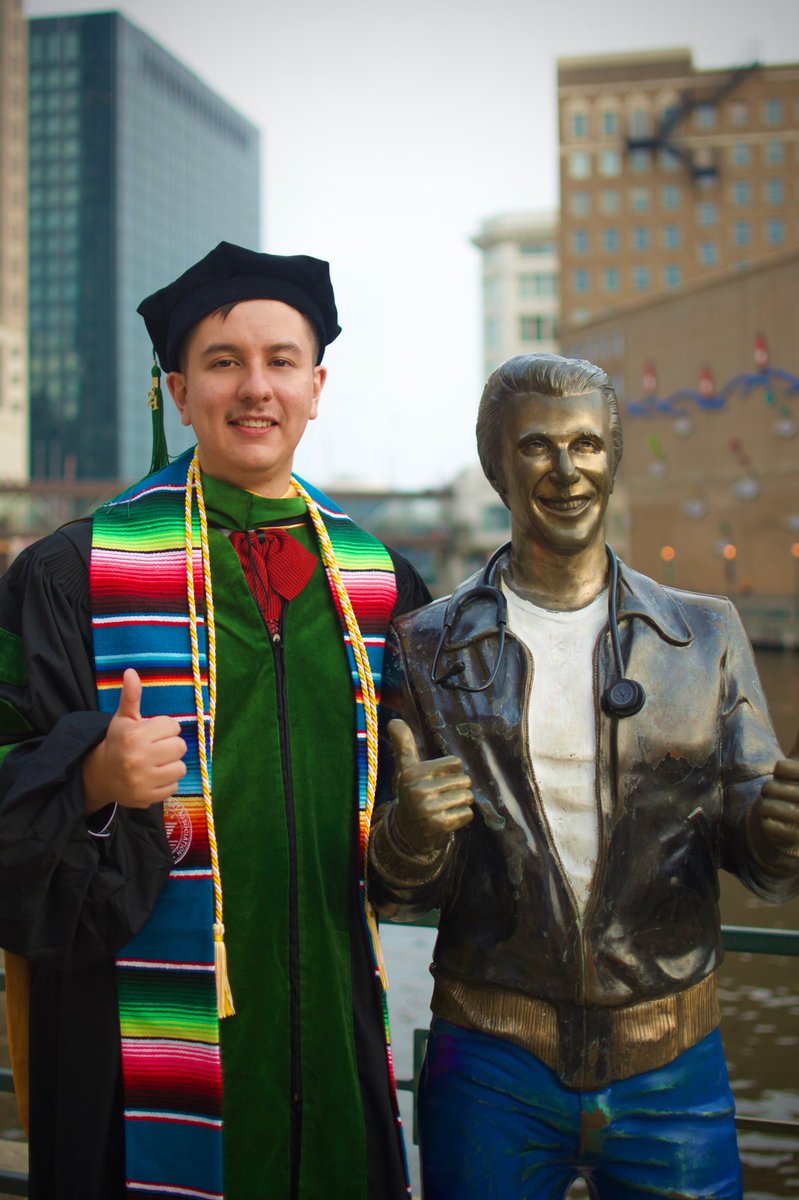 👨🏻‍🎓 Tell me you’re graduating med school in Milwaukee without telling me you’re graduating med school in Milwaukee... 🎥 stream my in-person hooding and walk across the stage here: youtu.be/hKWrB637h-k

#mcw21 #MD #graduation #latinodoc #RepresentationMatters