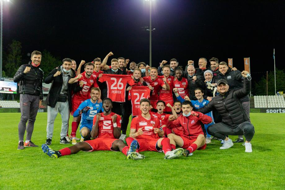 FC_SLO's tweet photo. Plus tôt dans la semaine, notre guerrier Michaël Perrier a été hospitalisé des suites d'un accident. C'est pourquoi l'équipe arborait un flocage spécial lors du match de hier soir face au @FCAARAU.
Cette victoire, elle est pour toi Micha ! ❤️🤍
#AllezMicha 🦁 #Together26 https://t.co/cKtudz7WUf