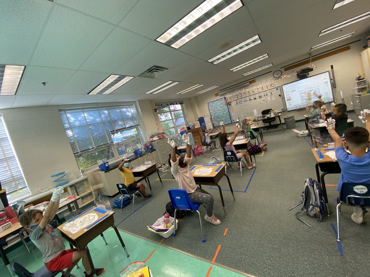 KWBdelli's tweet photo. Students practice sight words and letters in shaving cream! And draw some fun pictures. @KWBStansel @BarrettAPS #kwbpride #funfriday https://t.co/9vjC7ymzVL