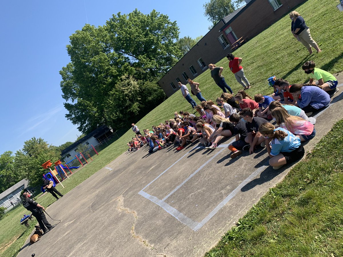 PutnamWVSchools's tweet photo. Conner St was thrilled to welcome School Resource Officer, Adam Robinette, &amp; his K9 partner, Reaper! Joining them in providing an educational &amp; entertaining demonstration was Officer Justin Rakes. #CSELeaders appreciate the support of the Hurricane Police Dept! #PutnamProud https://t.co/VKWPvL2yP8